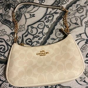 Teri Shoulder Coach Bag